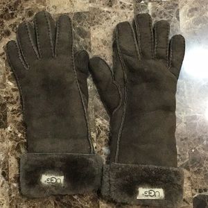 Ugg shearling gloves size M